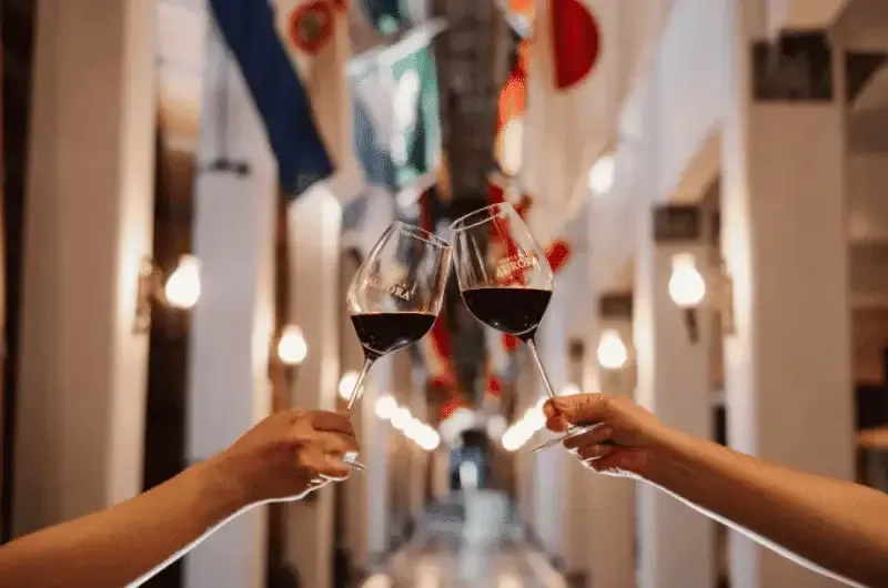 Tour Italiano com duas Vinícolas + Epopeia Italiana