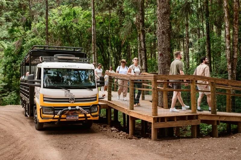 Tour Pé da Cascata Explorer + Almoço Típico